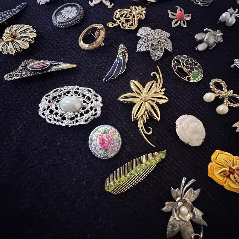 vintage】ブローチ まとめ売り 大量 120点 - メルカリ