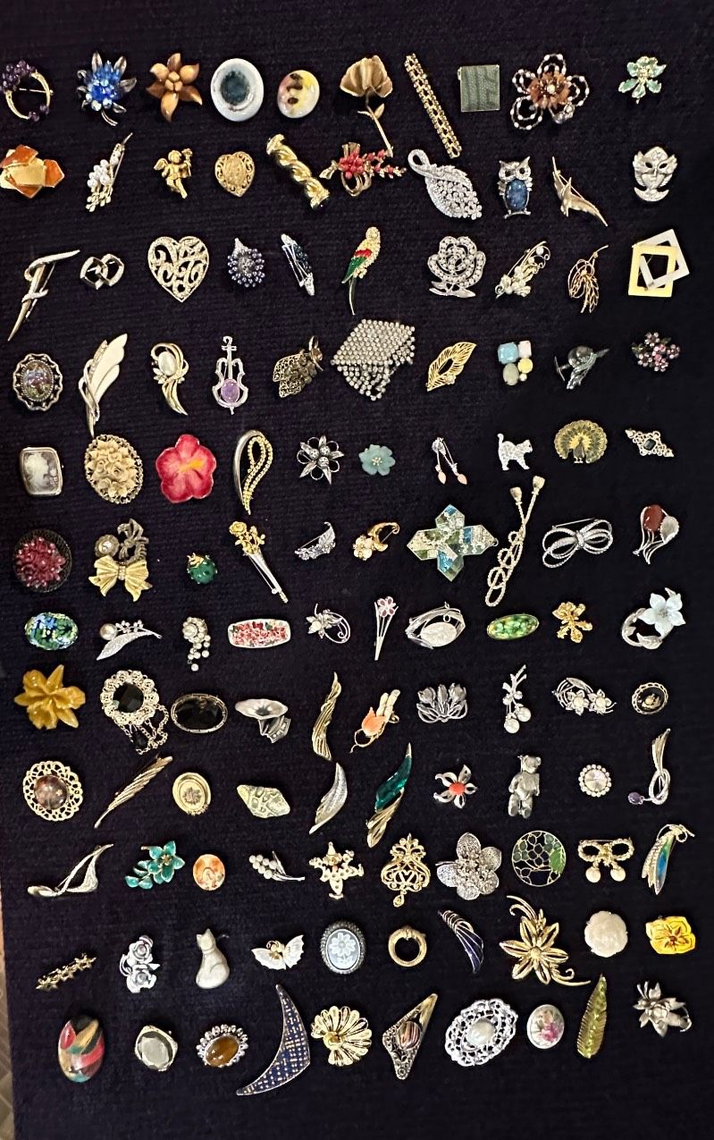 vintage】ブローチ まとめ売り 大量 120点 - メルカリ