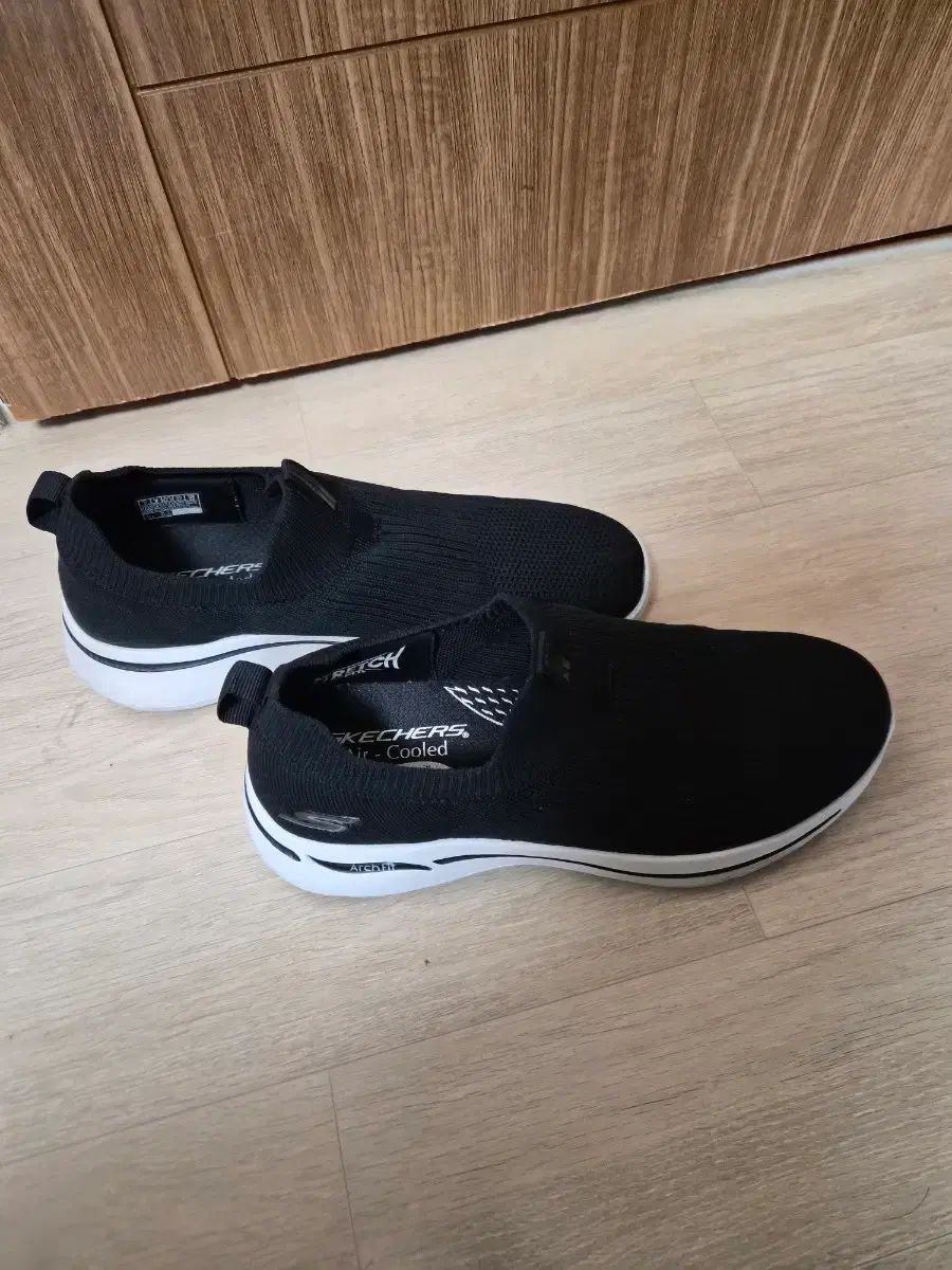 スケッチャーズ ウルトラゴー スニーカー 265 270