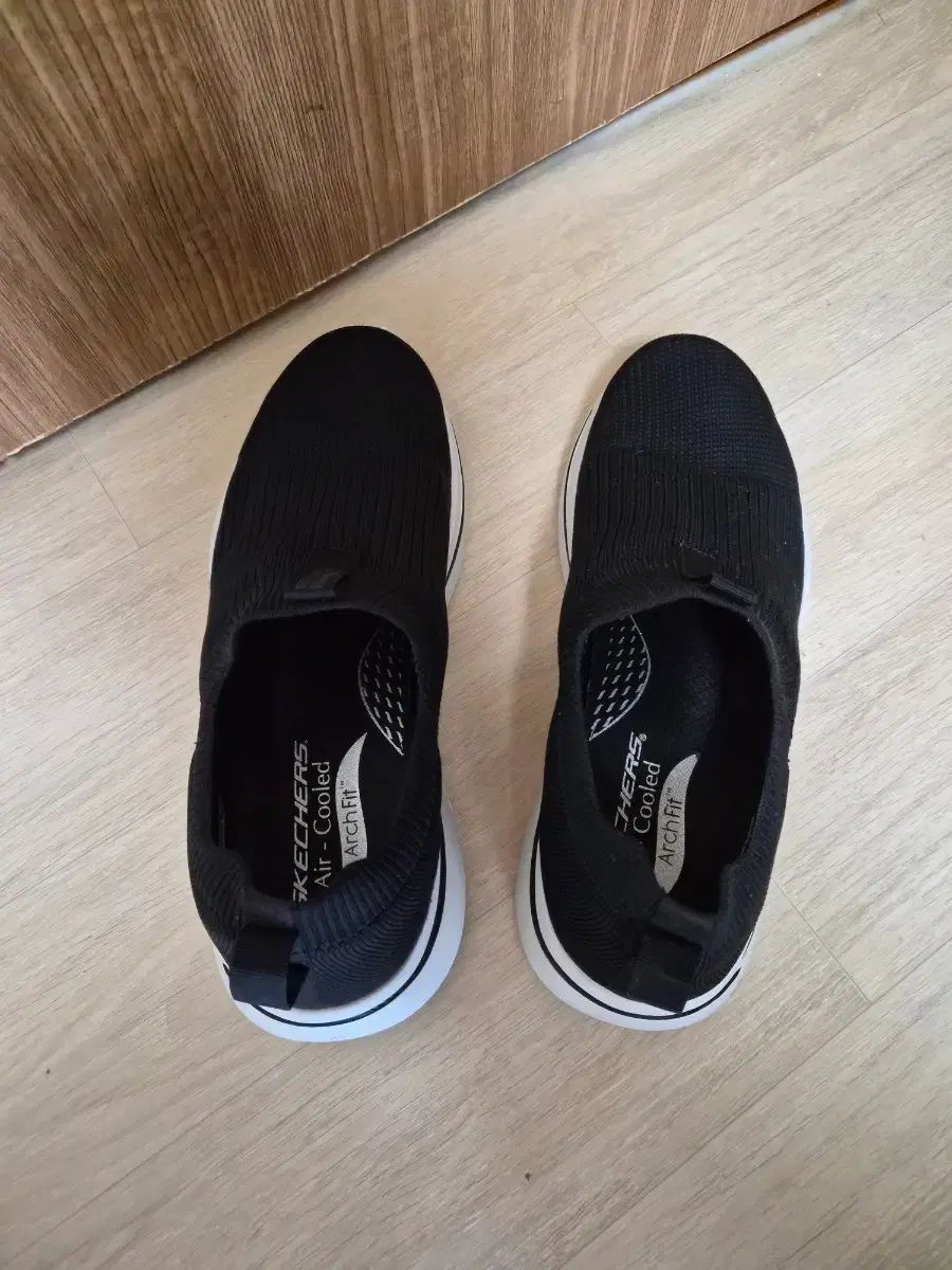 スケッチャーズ ウルトラゴー スニーカー 265 270