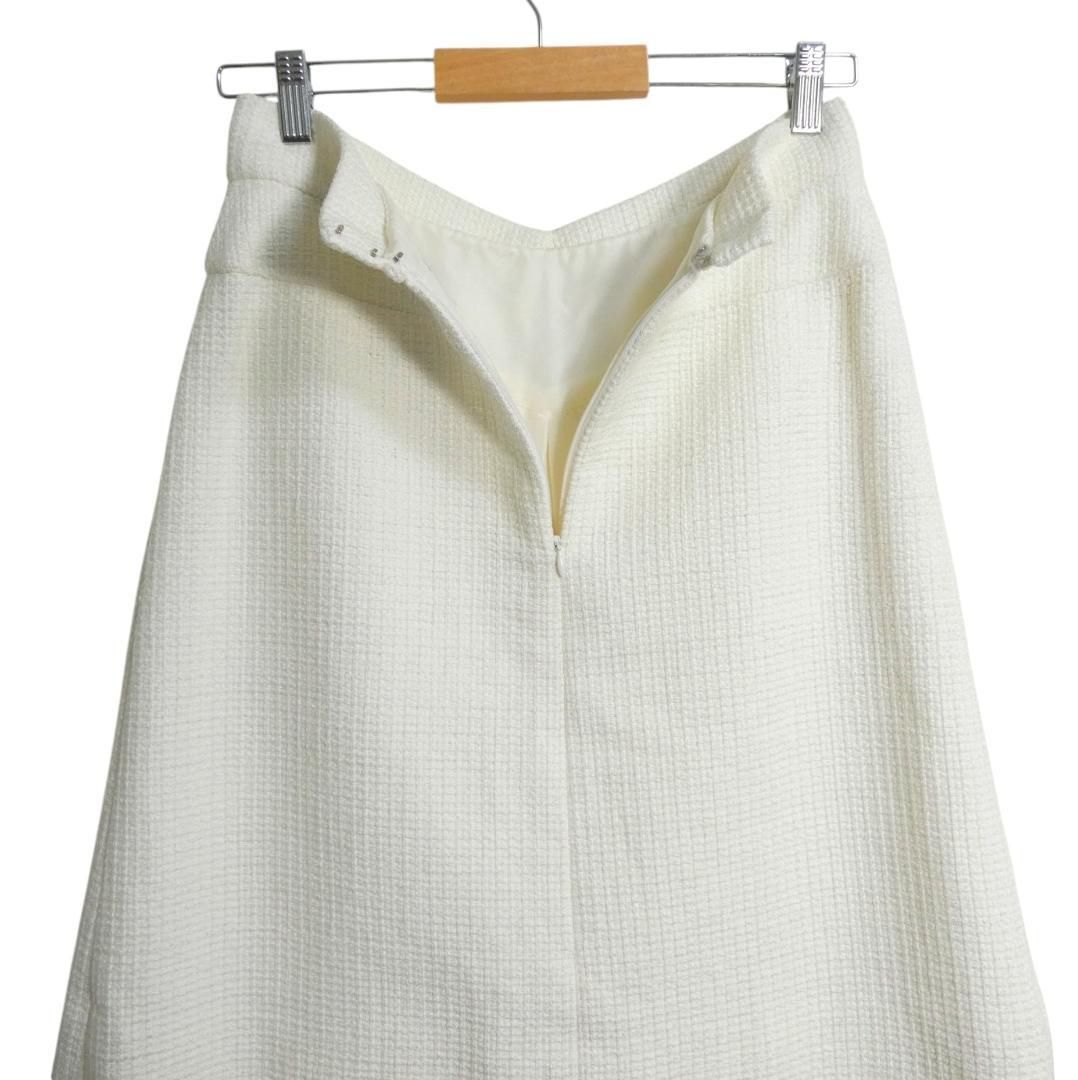 CHANEL ホワイト ボタン付きスカート 38 CHANEL ホワイト ボタン付きスカート 38