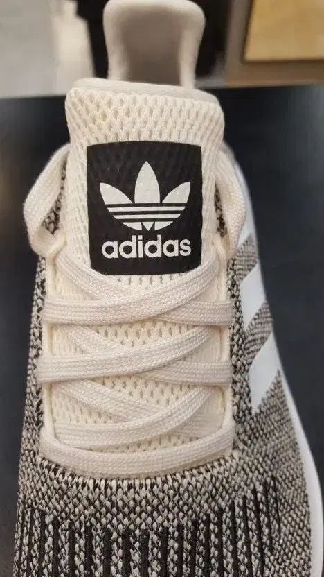 アディダス オリジナル スニーカー