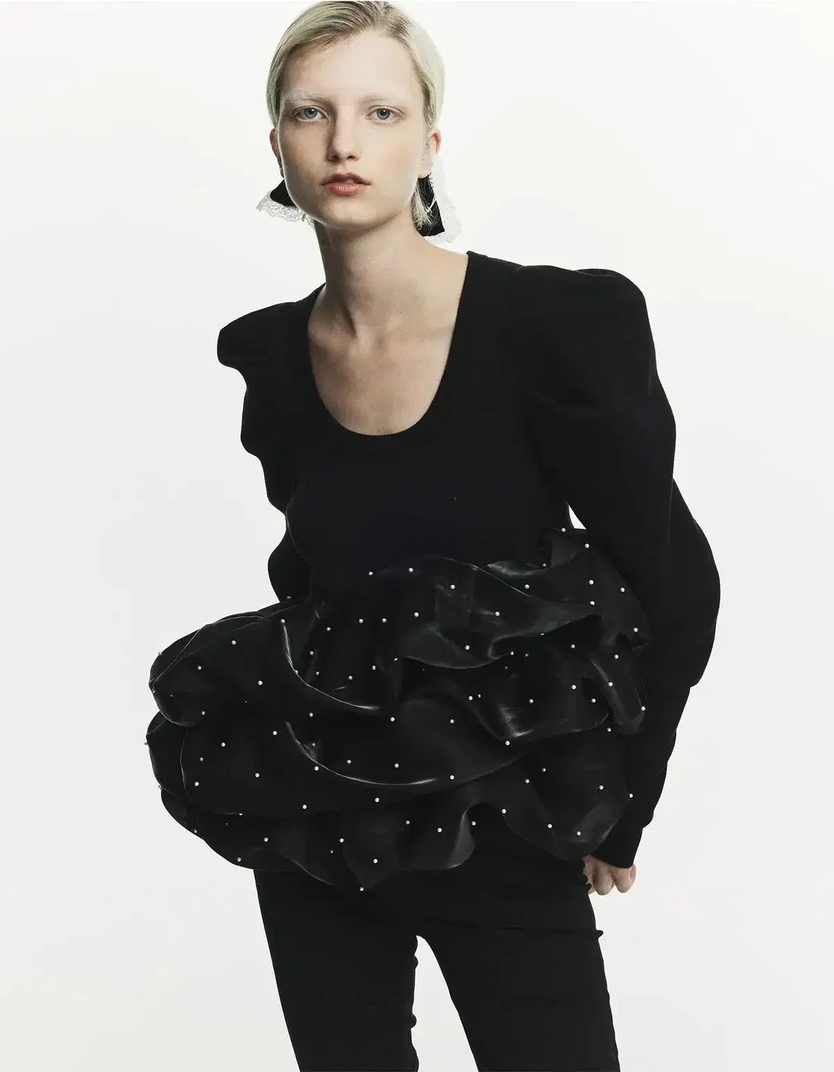 ビビ AMELIE PEPURAMU KNIT ブラック