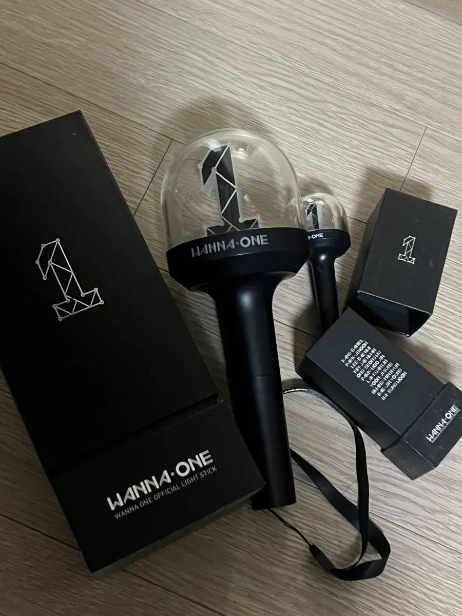 Wanna One ワナワン ペンライト 販売 ミニペンライト キーホルダー 含む