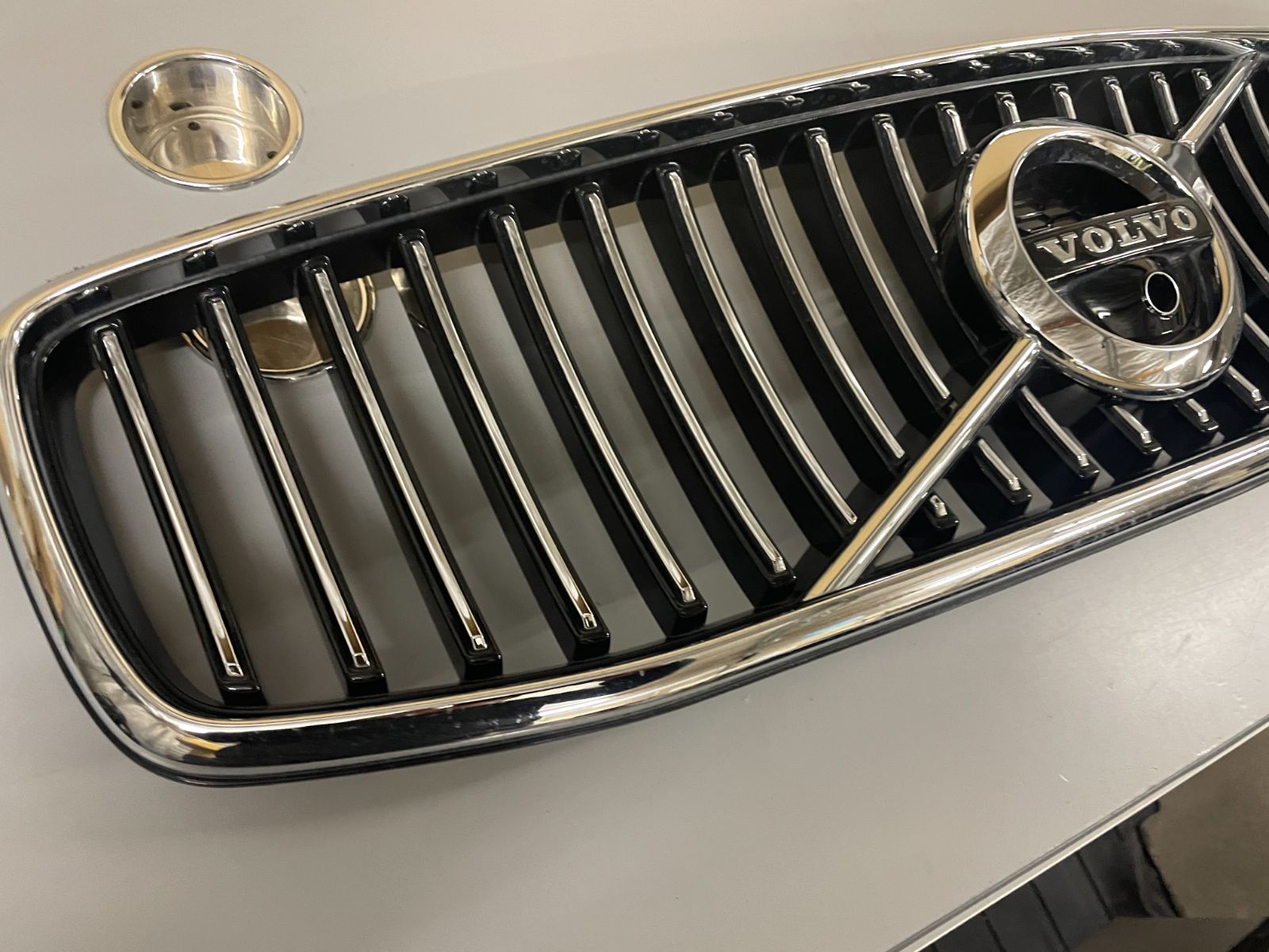 VOLVO v90 純正フロントグリル ボルボ S90/V90 II 2017～ 純正 フロントグリル 中古品 菅174 - メルカリ