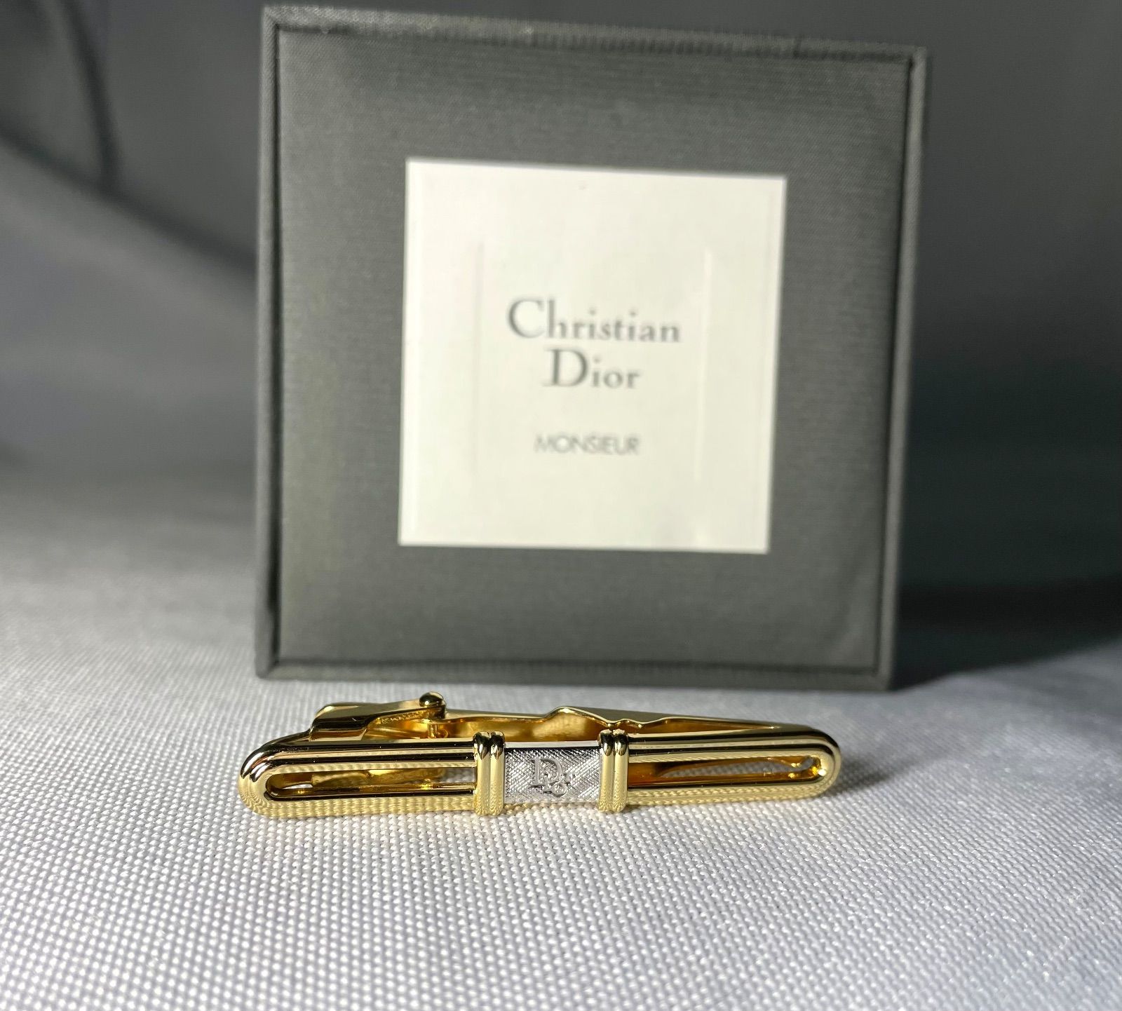 Dior ディオール ブランドロゴ くり抜きデザイン ゴールド＆シルバー ネクタイピン タイピン タイバー メンズ ケースあり