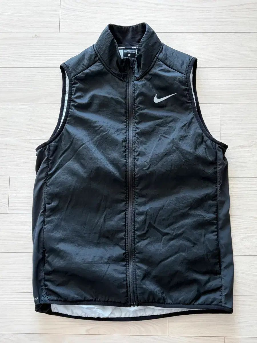 NIKE RUNNING エアロレイヤー ベスト 黒 Ｌサイズ ナイキ ランニング エアロレイヤー 冬用 ベスト L (100) 【公式通販】