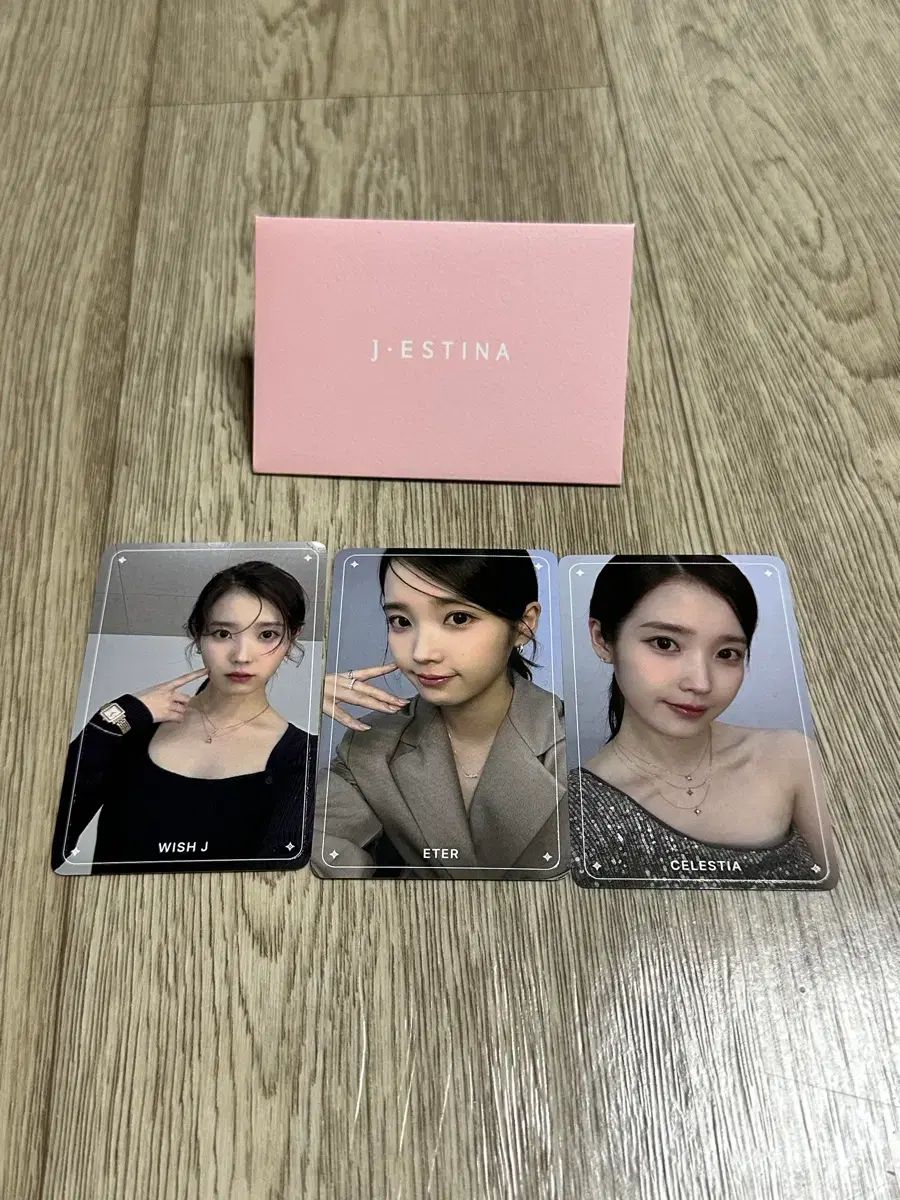 【新品未開封】 IU J.ESTINA トレカ 3枚セット IU ジェイエスティナ J ESTINA トレカ 3種 ゲーム・おもちゃ・グッズ