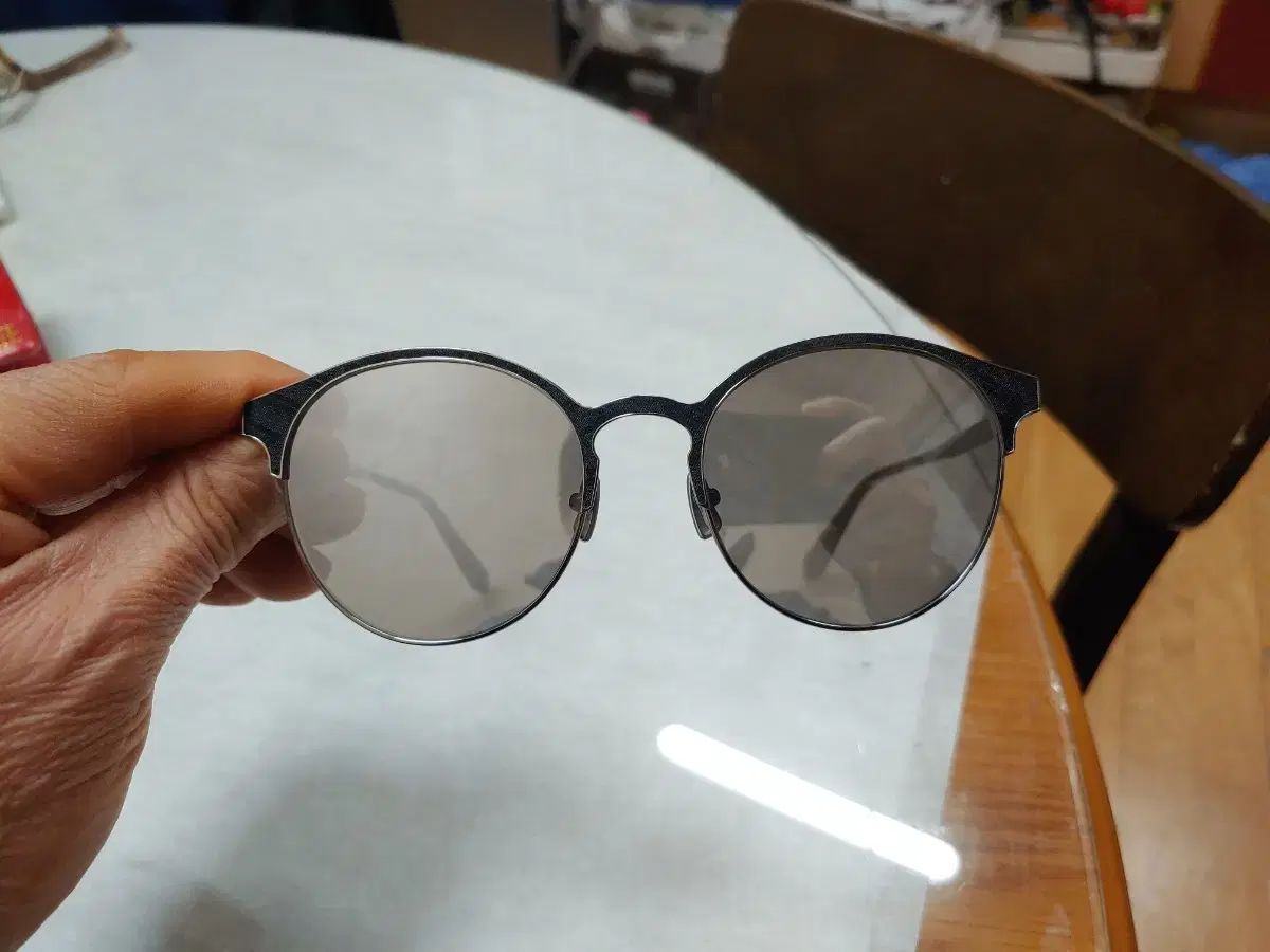  デザイナー LIE サングラス 258 000円 サングラス 小物