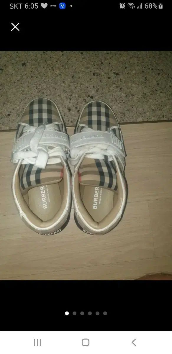 バーバリー キッズ スニーカー