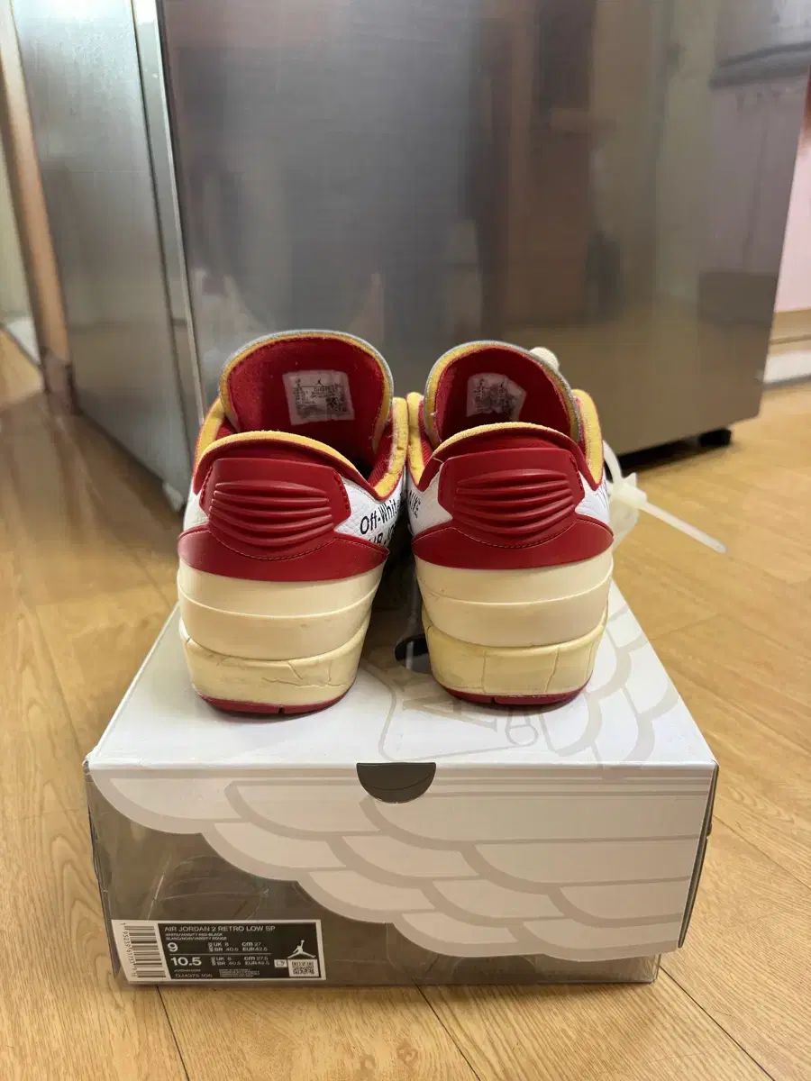 ヴァーシティ レッド