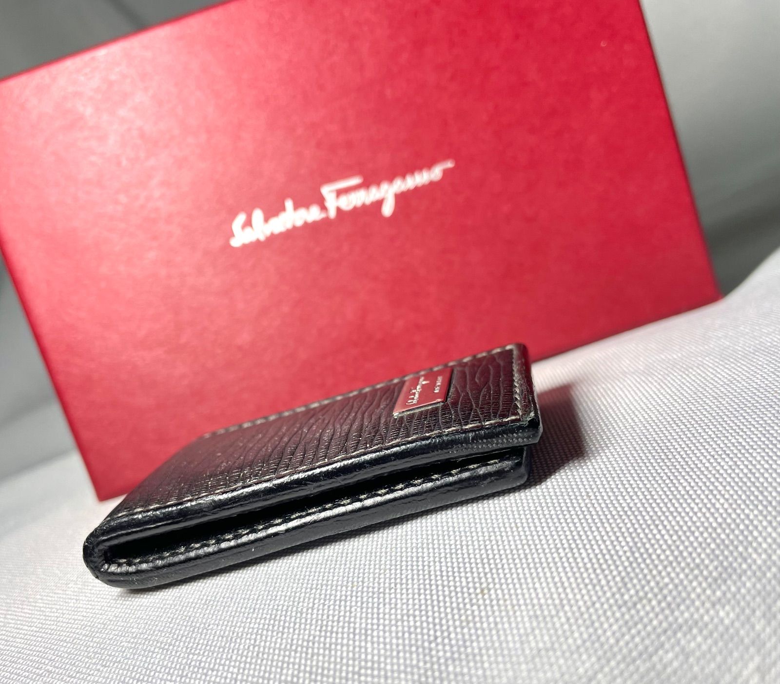 Salvatore Ferragamo サルヴァトーレフェラガモ ブランドロゴプレート