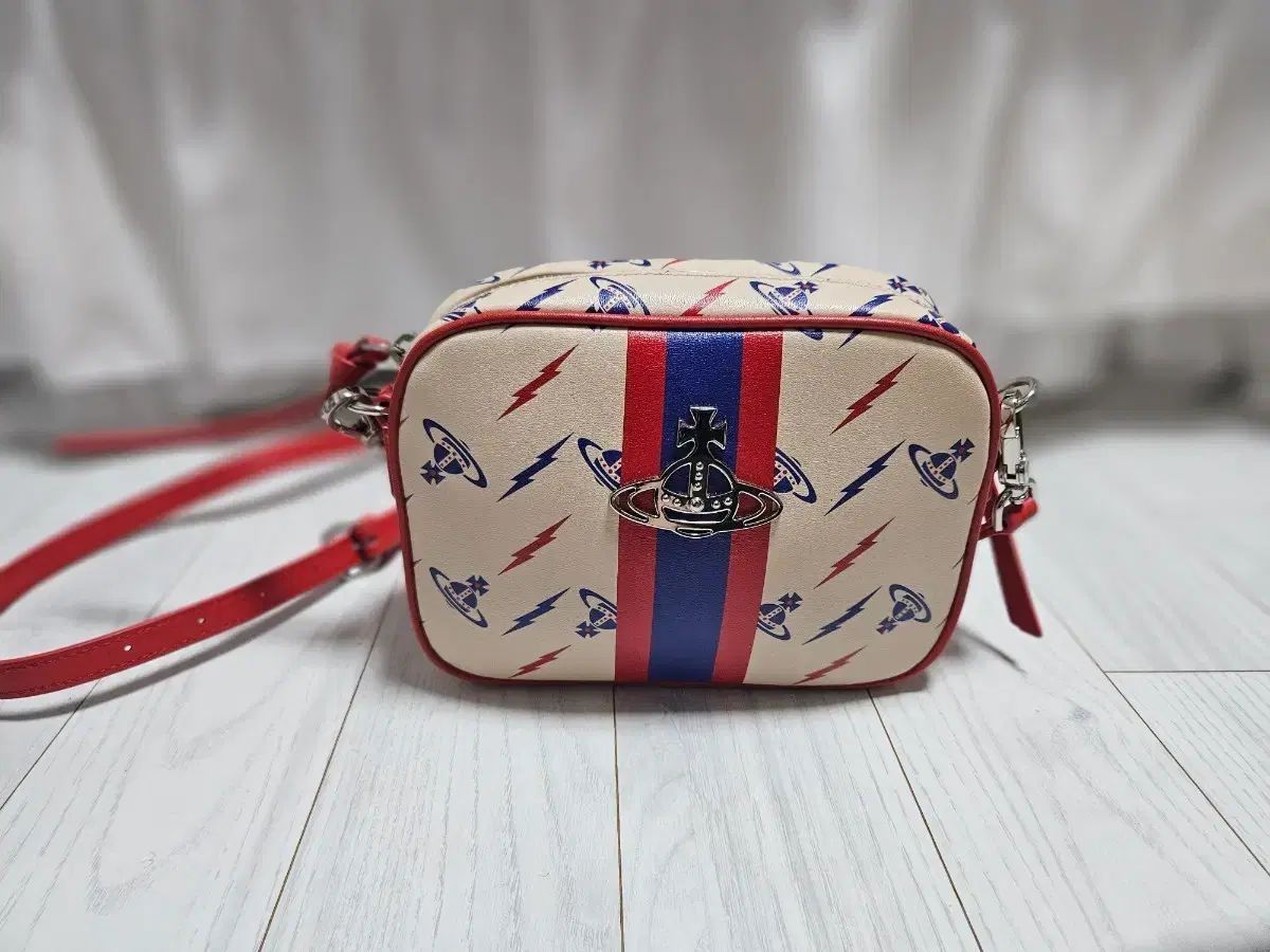 ヴィヴィアン ウエストウッド カメラバッグ クロスバッグ