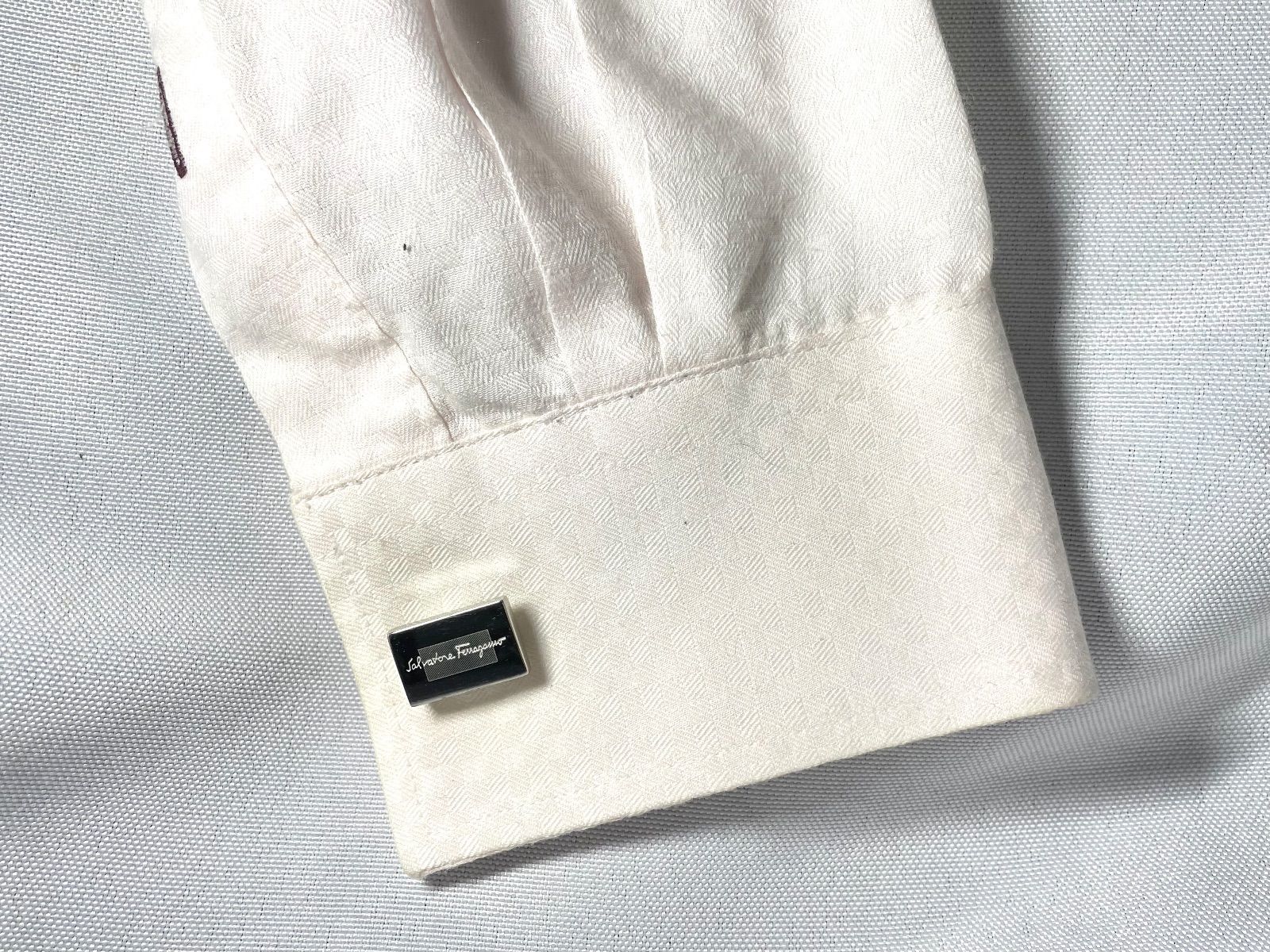 美品 Salvatore Ferragamo サルヴァトーレフェラガモ ブランドロゴ文字
