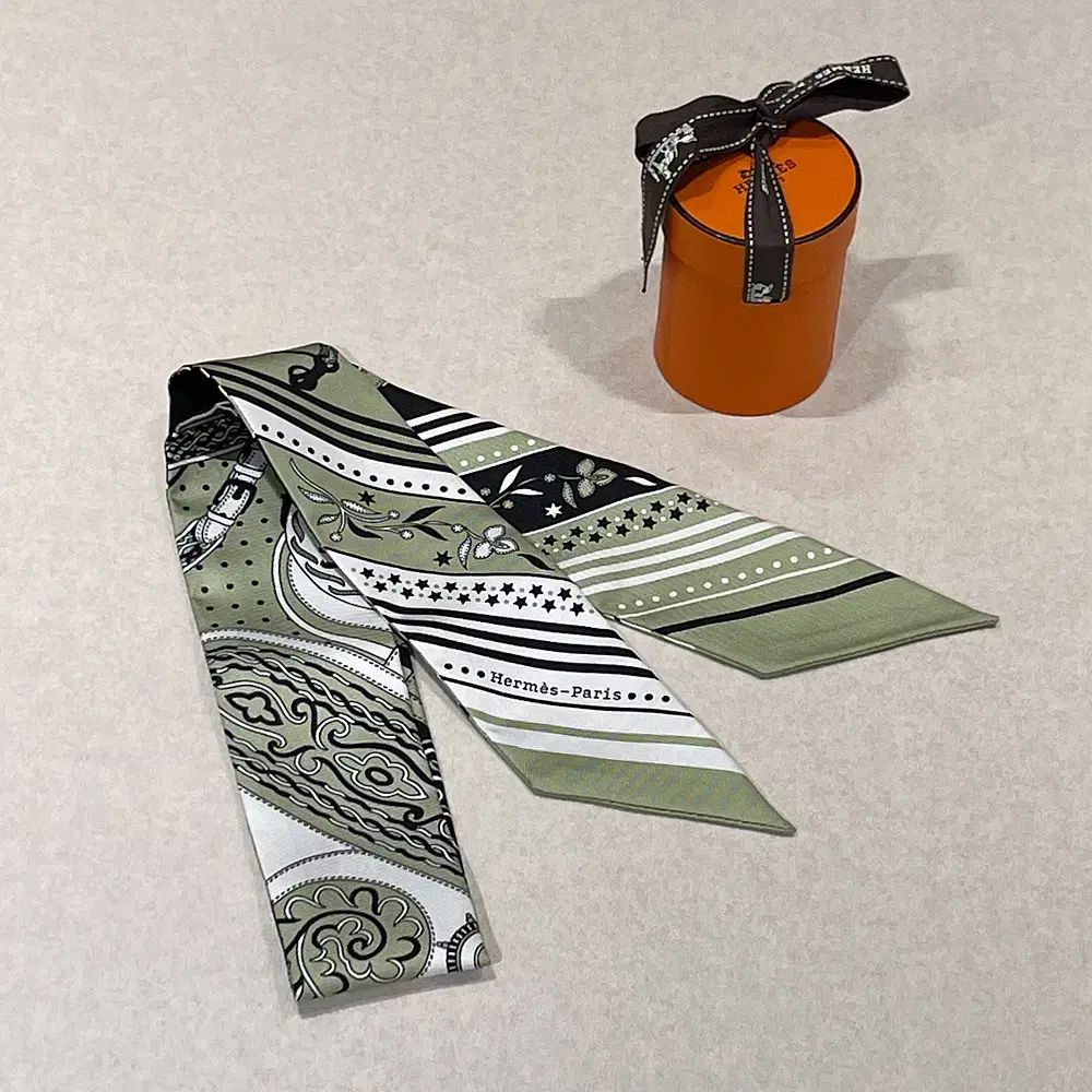 エルメス スカーフ/シルク プチ フェスティバル ド アマゾン バンダナ