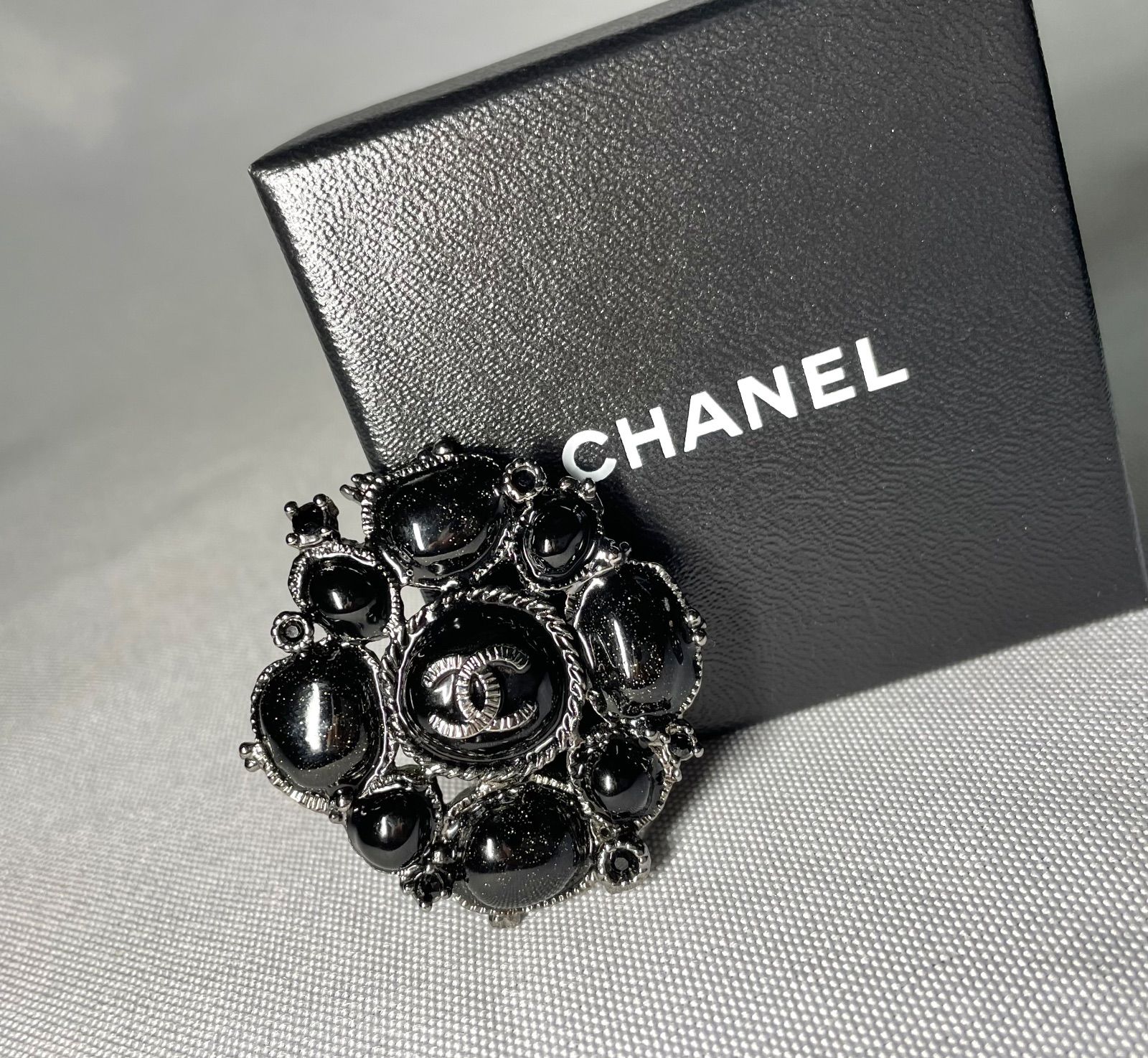 CHANEL シャネル ココマーク ブラックストーン ラメ ブローチ 男女兼用 箱ありプレゼントやギフトにも