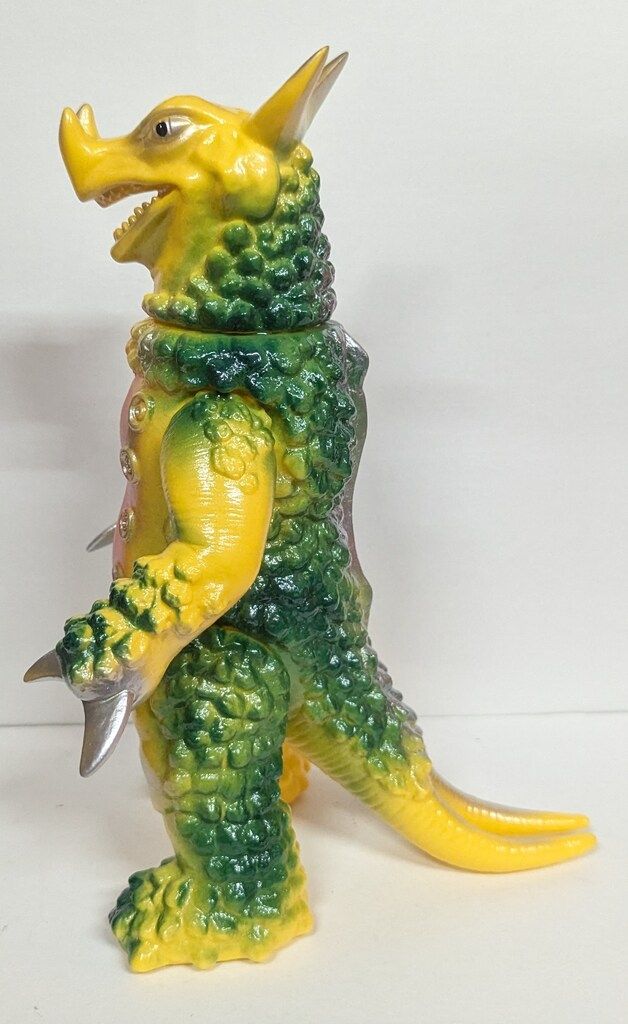 ベアモデル オール怪獣コレクション レッドキラー(黄)緑&赤 - メルカリ