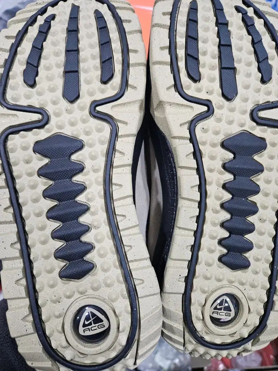 アンド ブラック