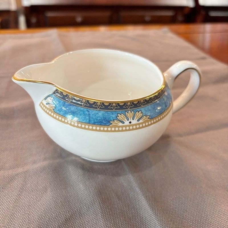 ウェッジウッド カーゾン シュガーポット ＆クリーマー ＆ プレート 3