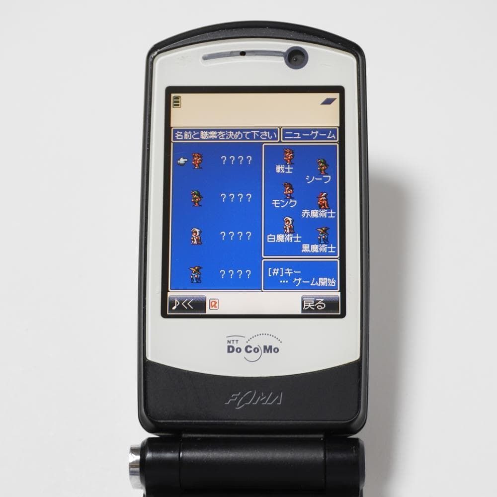 docomo FOMA P900i ブラック×クリアホワイト ファイナルファンタジー