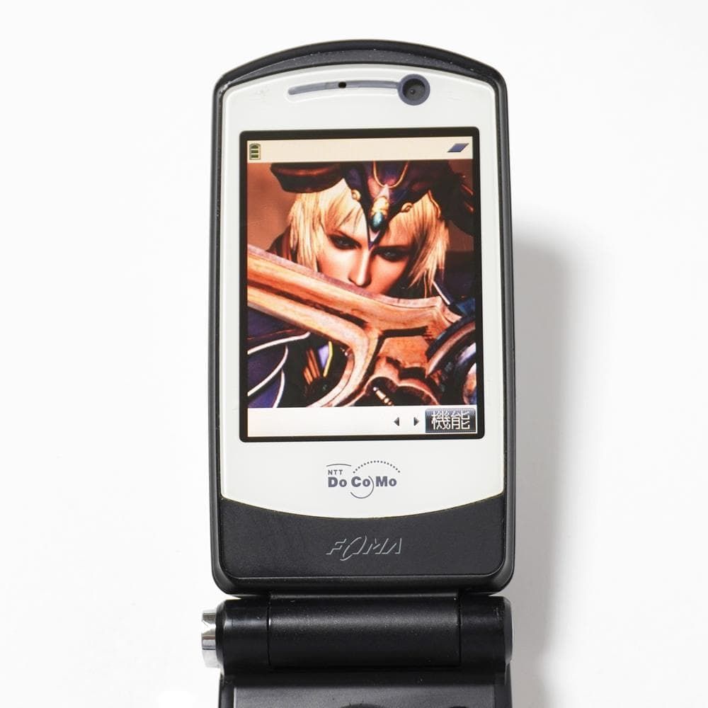 docomo FOMA P900i ブラック×クリアホワイト ファイナルファンタジー