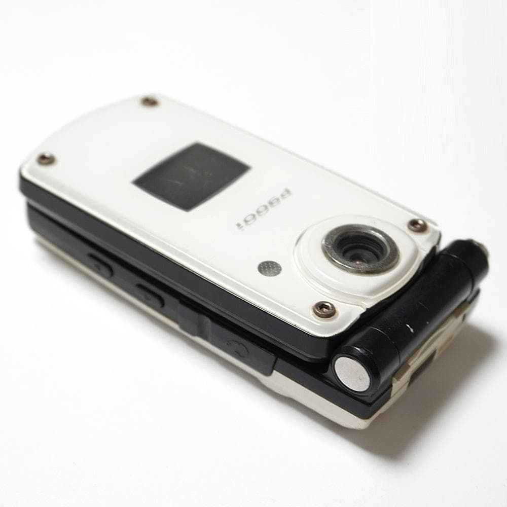 docomo FOMA P900i ブラック×クリアホワイト ファイナルファンタジー
