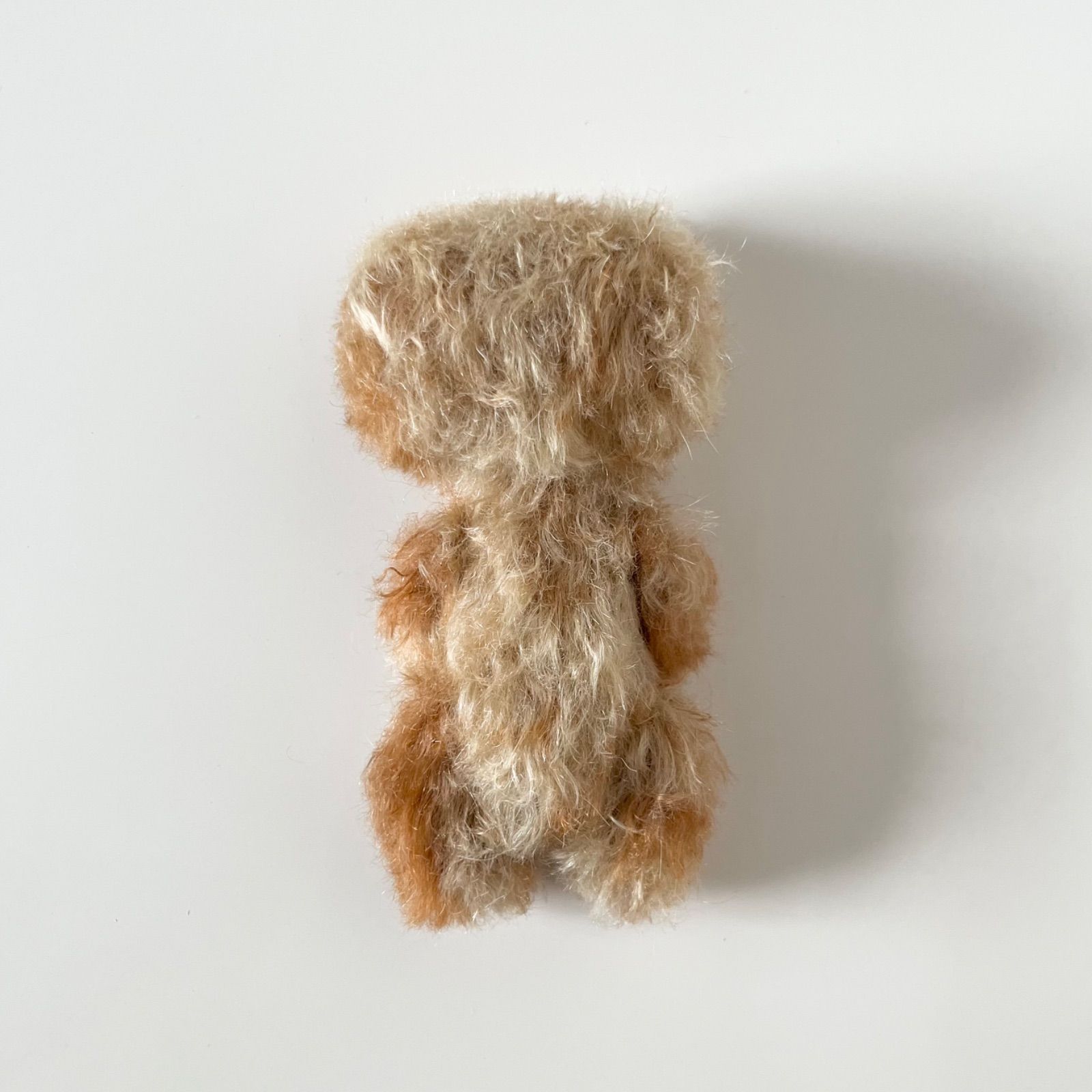 ねおきの茶色っぽい子 ｝あお目 ぬいぐるみ 作家 ねこ テディベア