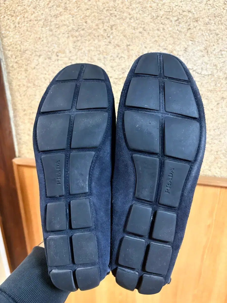 スウェード ドライビング