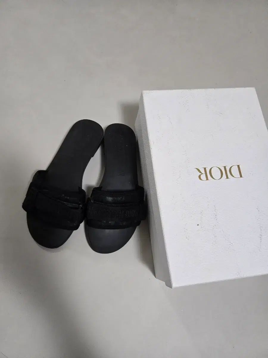 クリスチャン ディオール ブラック スリッパ