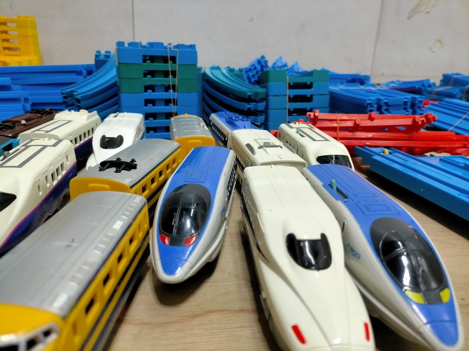 プラレール まとめ売り パーツ350点以上 250206-2 - メルカリ