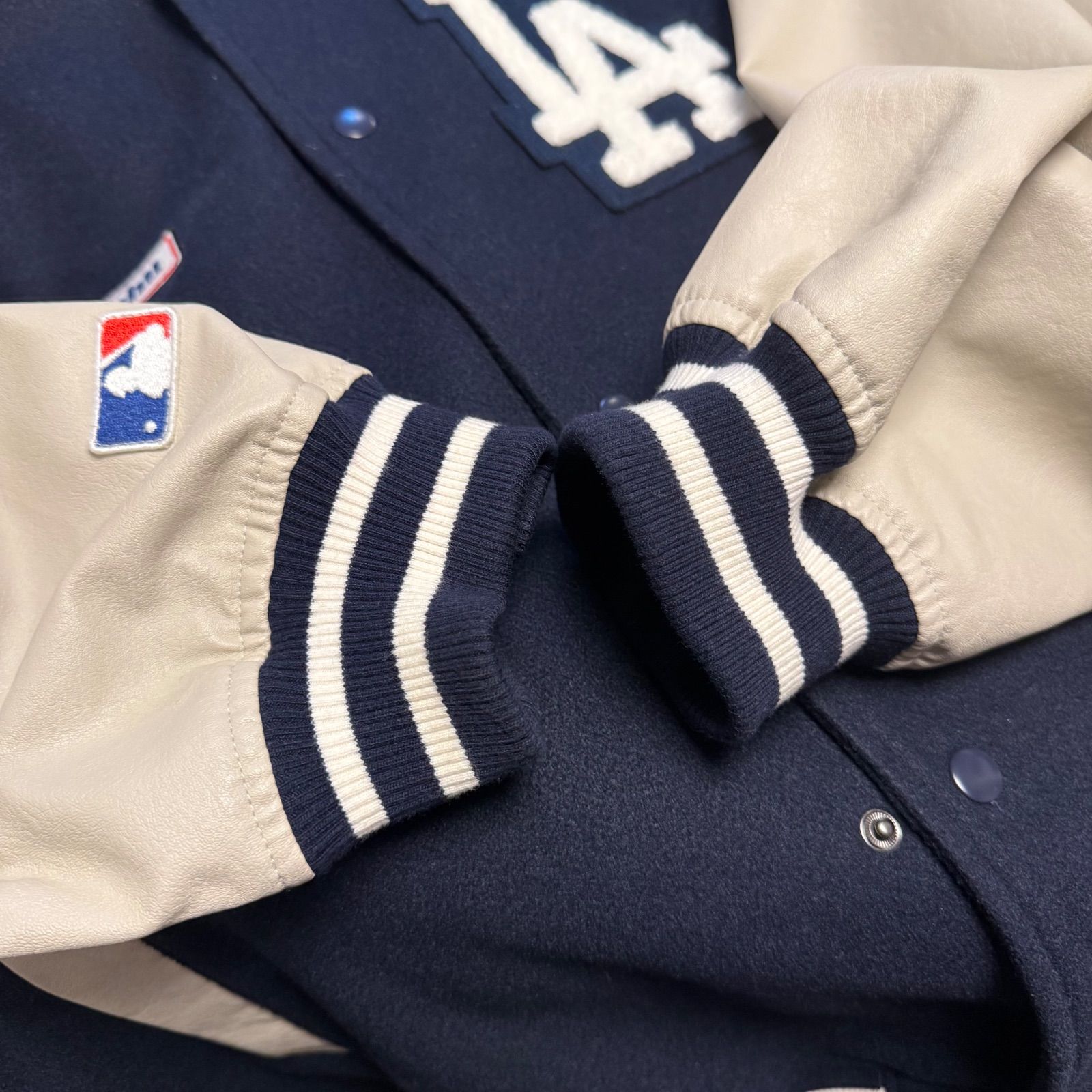 Perushu LA Dodgers スタジャン ネイビー/ベージュ Perushu × LA Dodgers スタジャン LL ビッグシルエット ネイビー