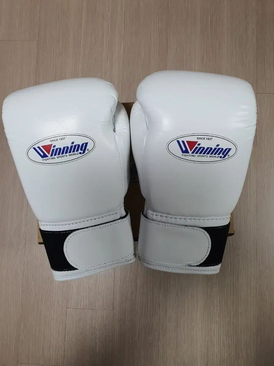 ウィニング　グローブ　8オンス　白 Winning ボクシンググローブ 8 oz ホワイト Winning ボクシング