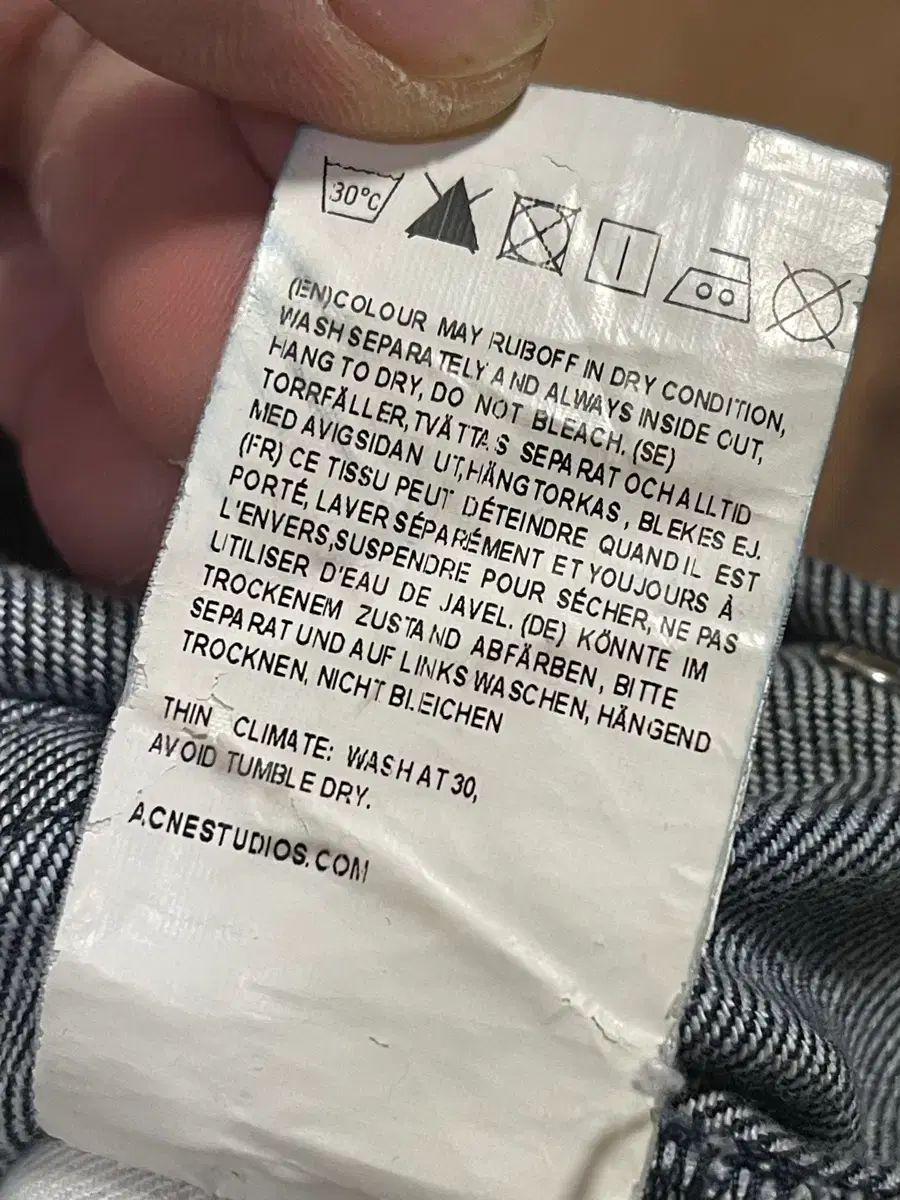 Studios アクネストゥディオズ