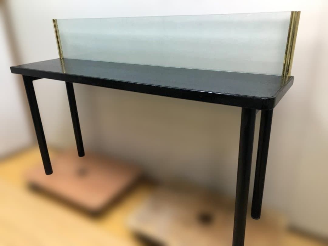 店舗什器 ハイカウンター テーブル ガラス間仕切り 真鍮調フレーム