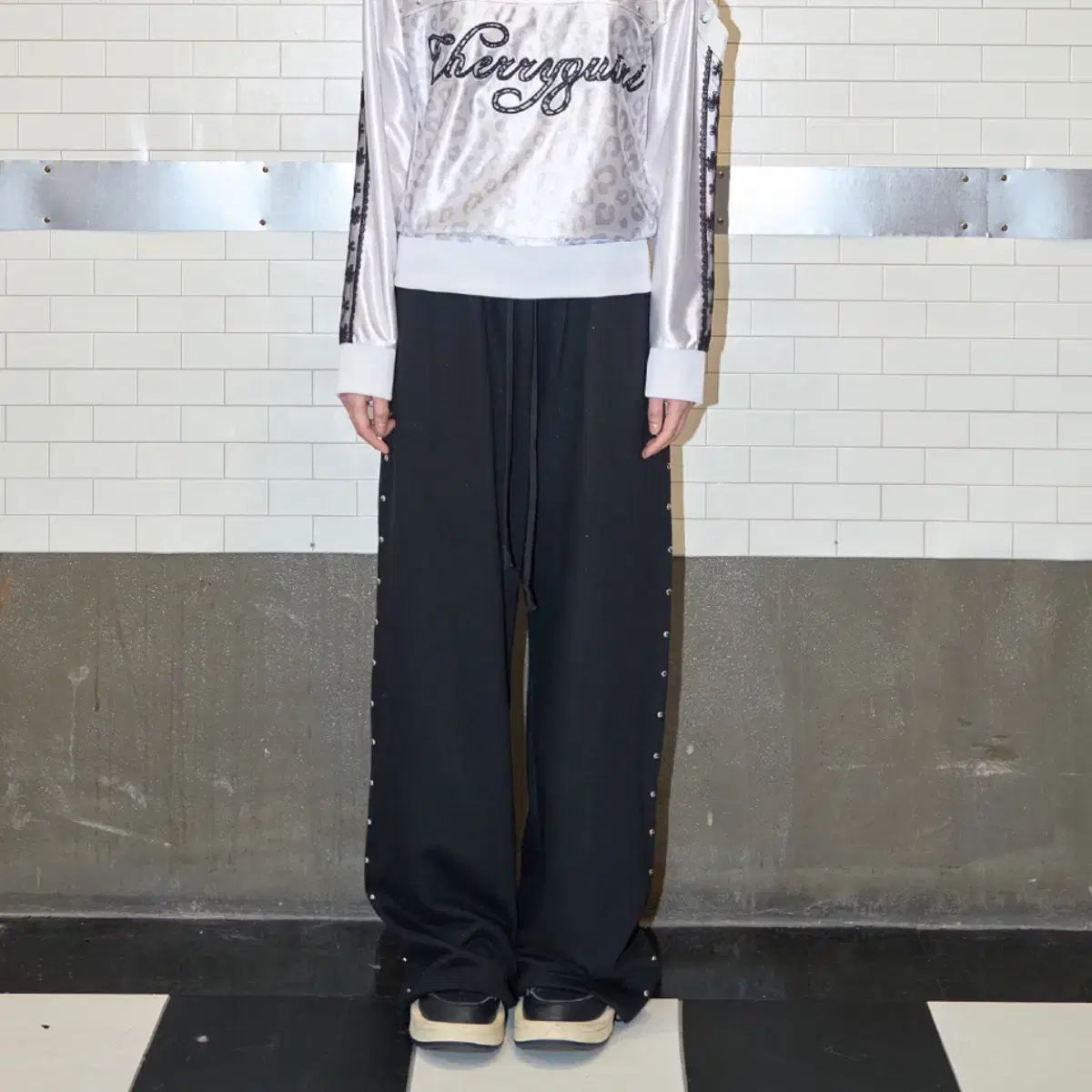 CHERRY QUIRI スタッズ トレーナー パンツ