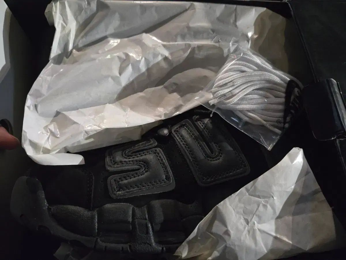 ナイキ エア モア アップテンポ ブラック 여분 紐