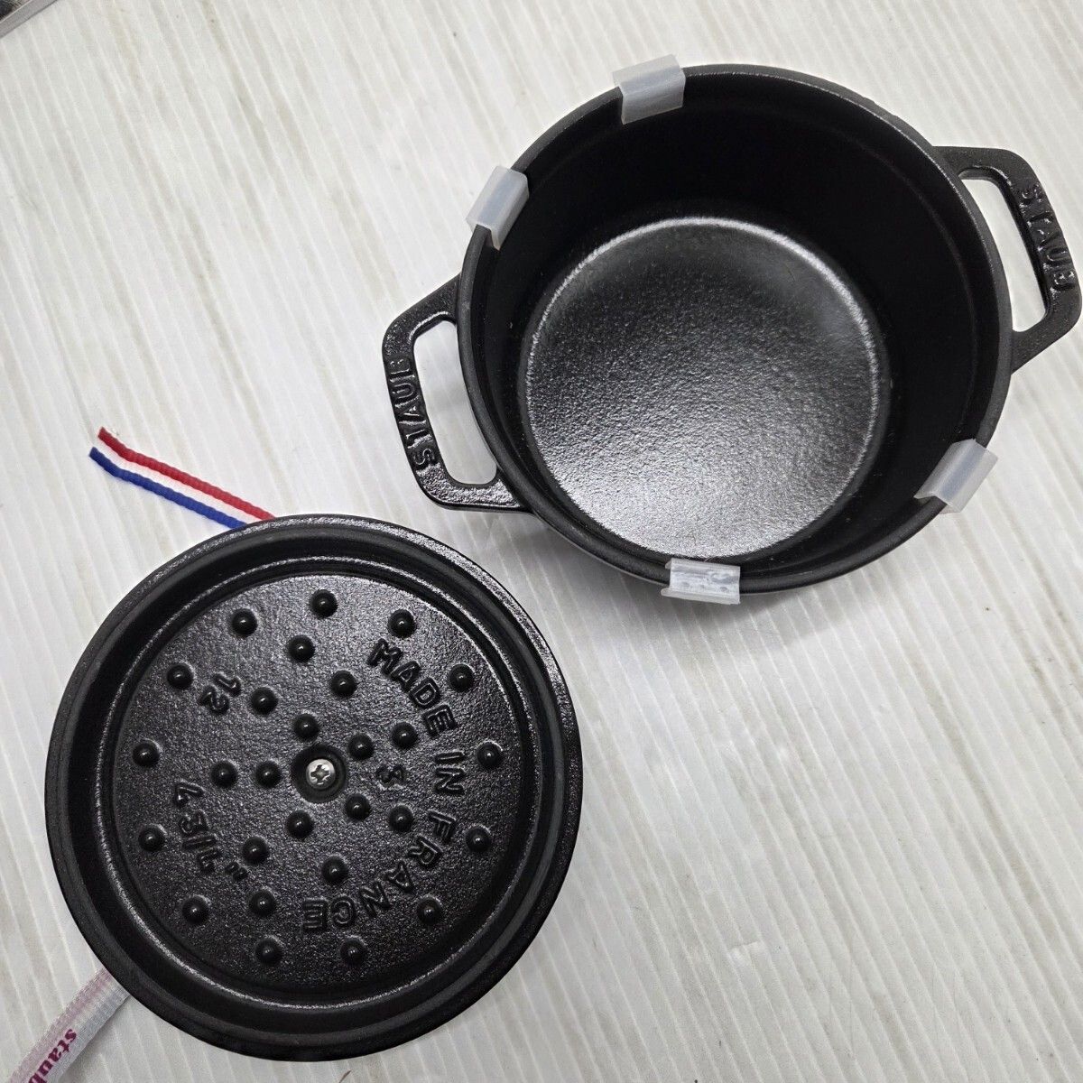 S 00899 ストウブ staub ピコ ココット ラウンド 12 cm 40509 471 0 ホーロー鍋