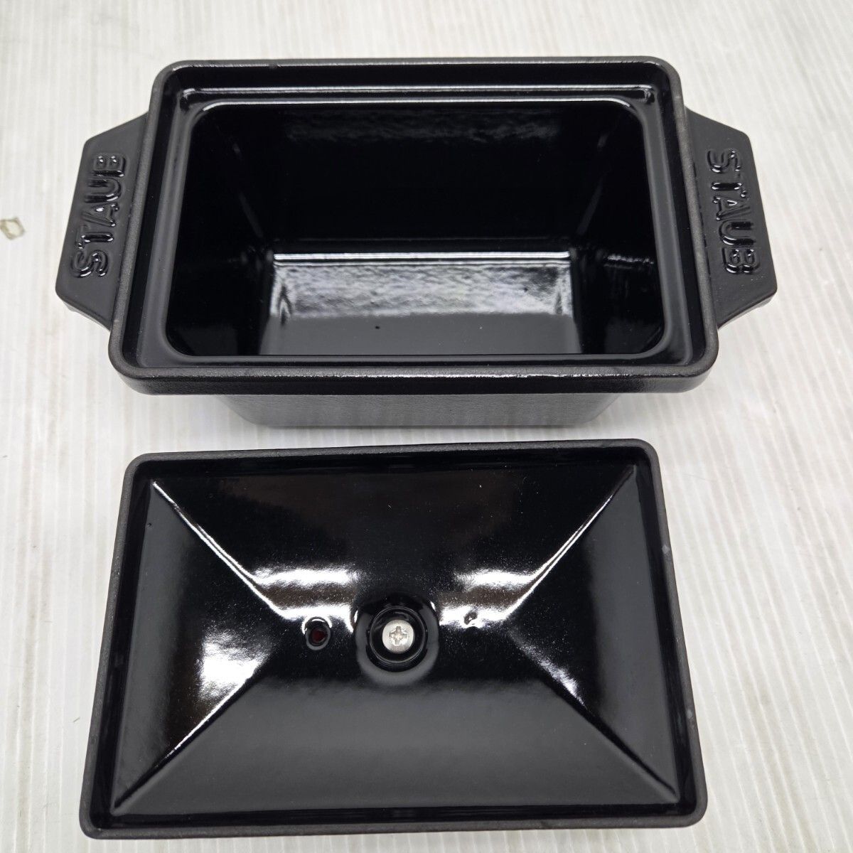 S 00900 ストウブ staub ピコ ココット ラウンド 15 cm 40509 471 0 ホーロー鍋