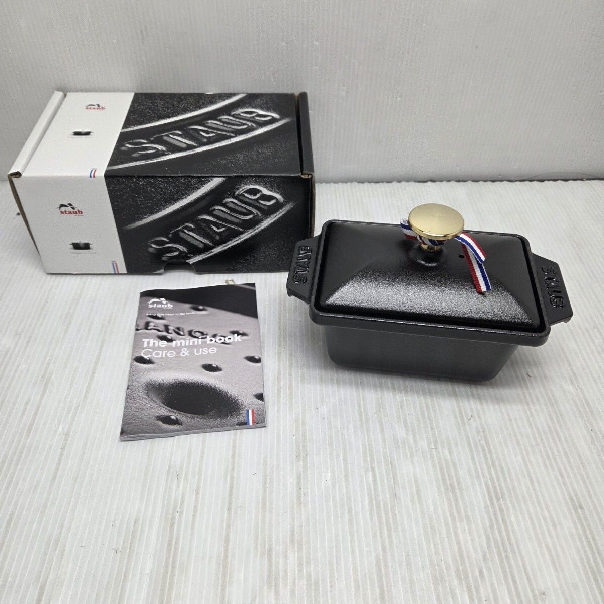 S 00900 ストウブ staub ピコ ココット ラウンド 15 cm 40509 471 0 ホーロー鍋