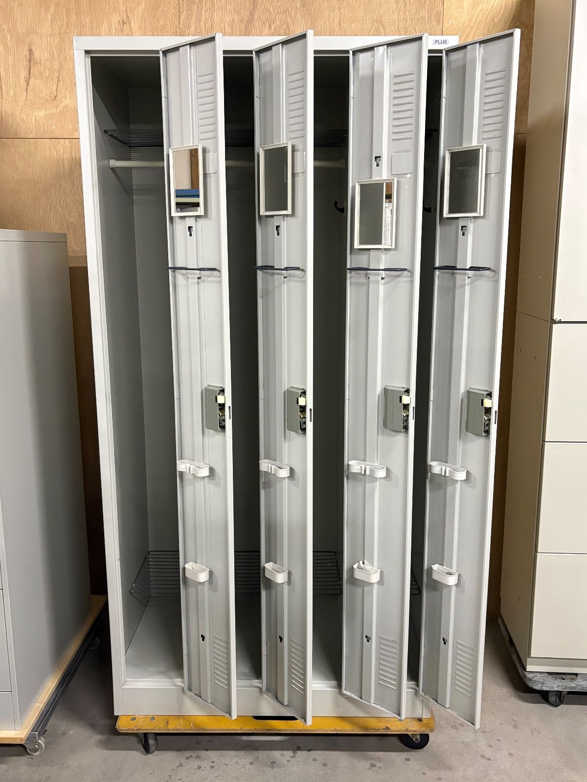 ☆GM138【山口県下松市より】 4人用ロッカー プラス 幅90cm 奥51.5cm