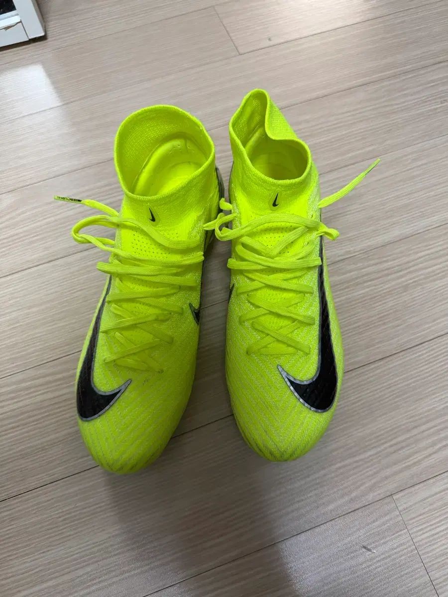 サッカーフットサル スパイク サッカートレーニングシューズナイキ