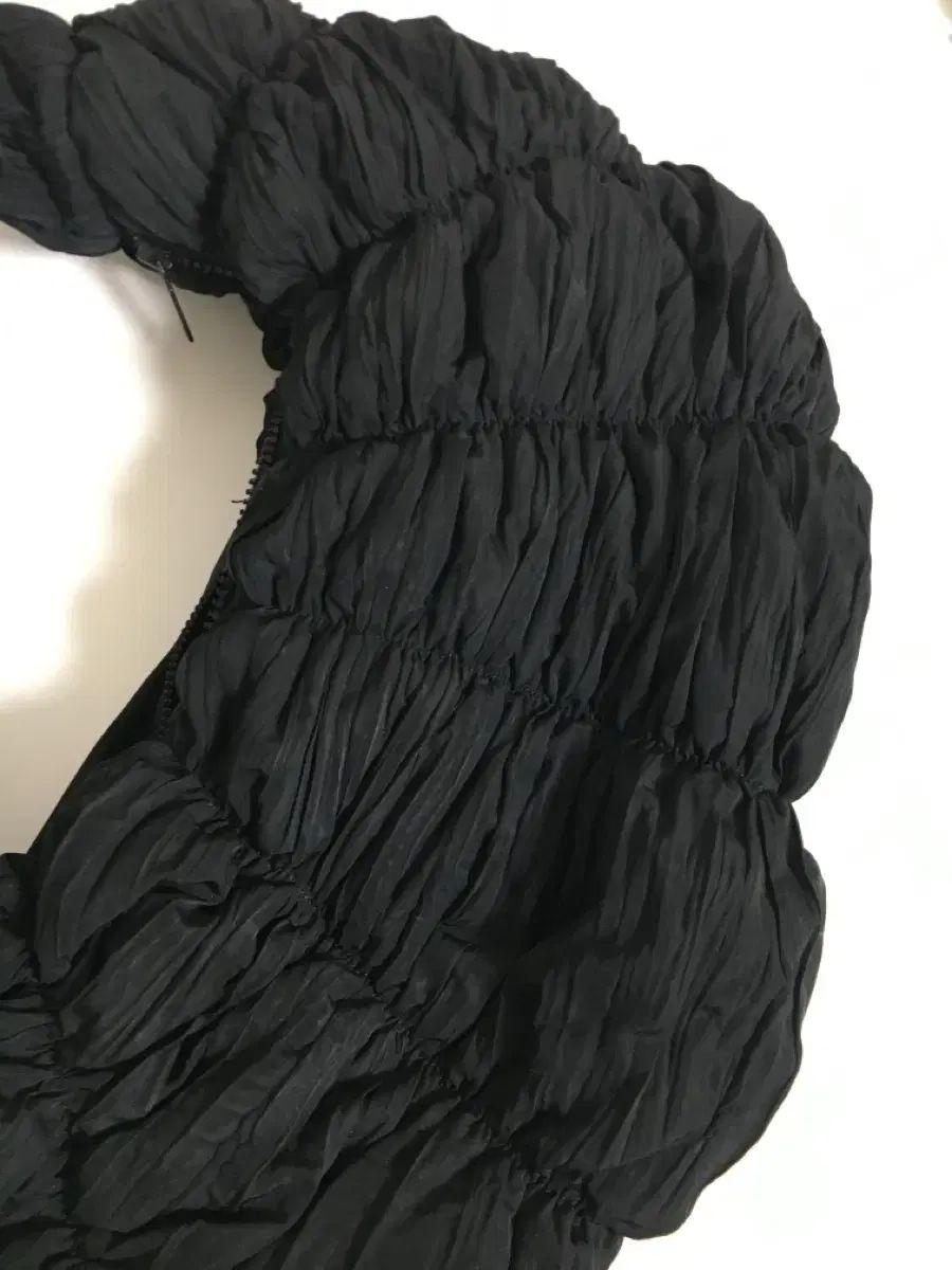 COS コス リップル クロスボディバッグ