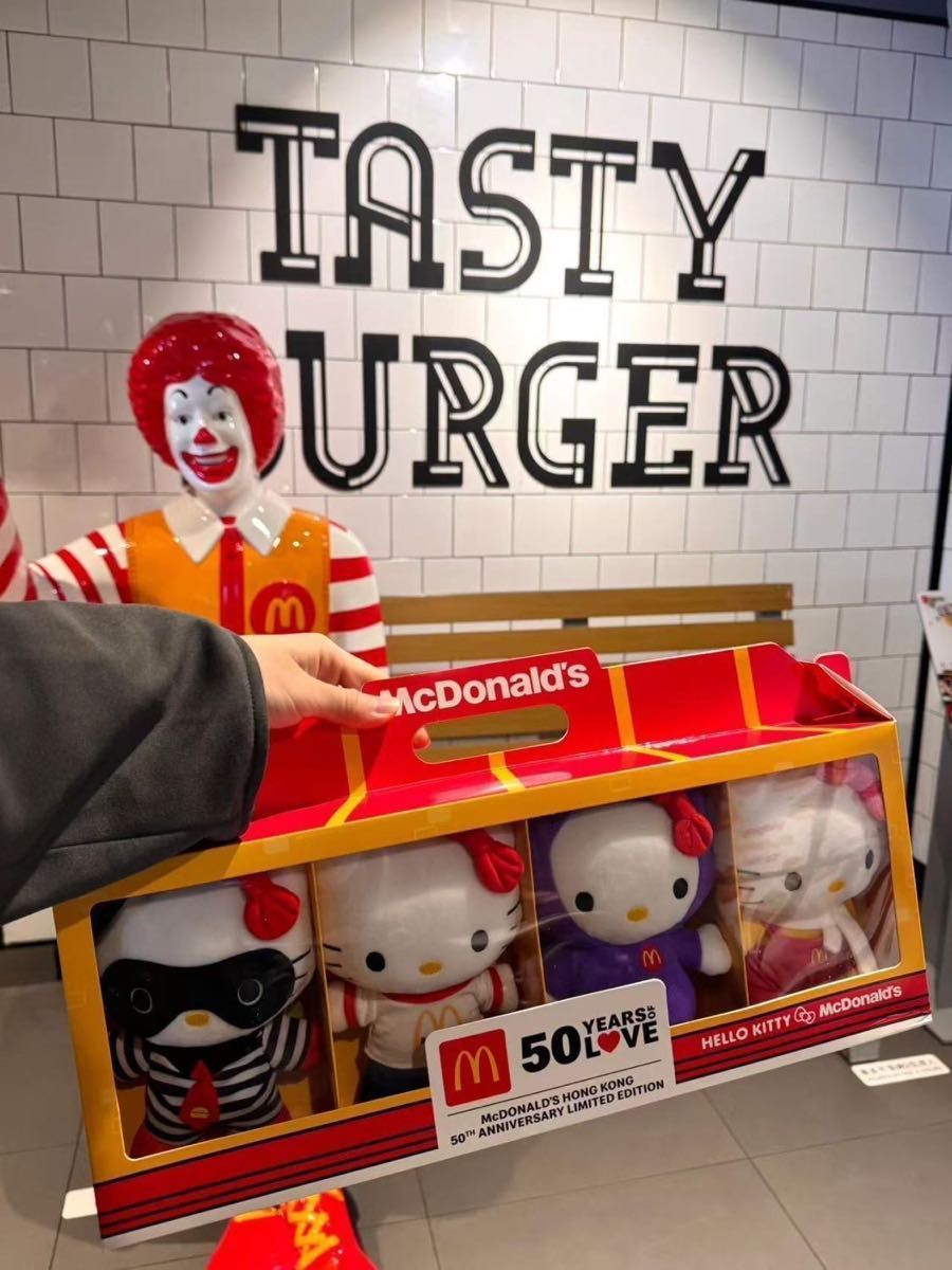 ハローキティのマクドナルド香港50周年記念限定ぬいぐるみセット