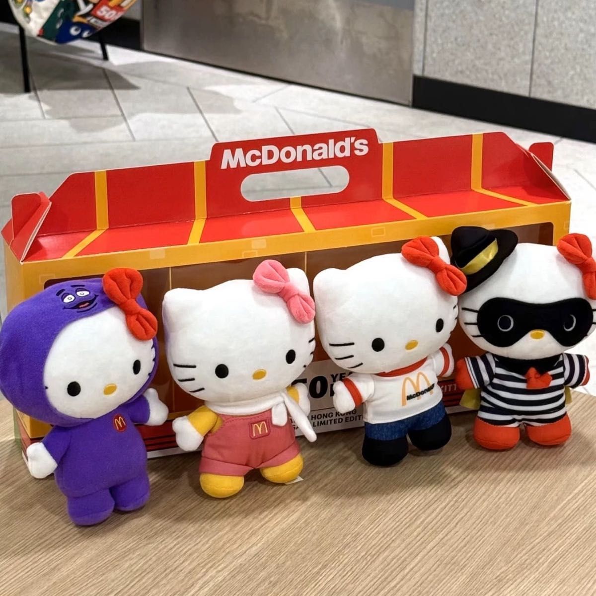 お値下げ！ハローキティ ぬいぐるみ McDonald's 50周年記念 香港限定 ハローキティのマクドナルド香港50周年記念限定ぬいぐるみセット