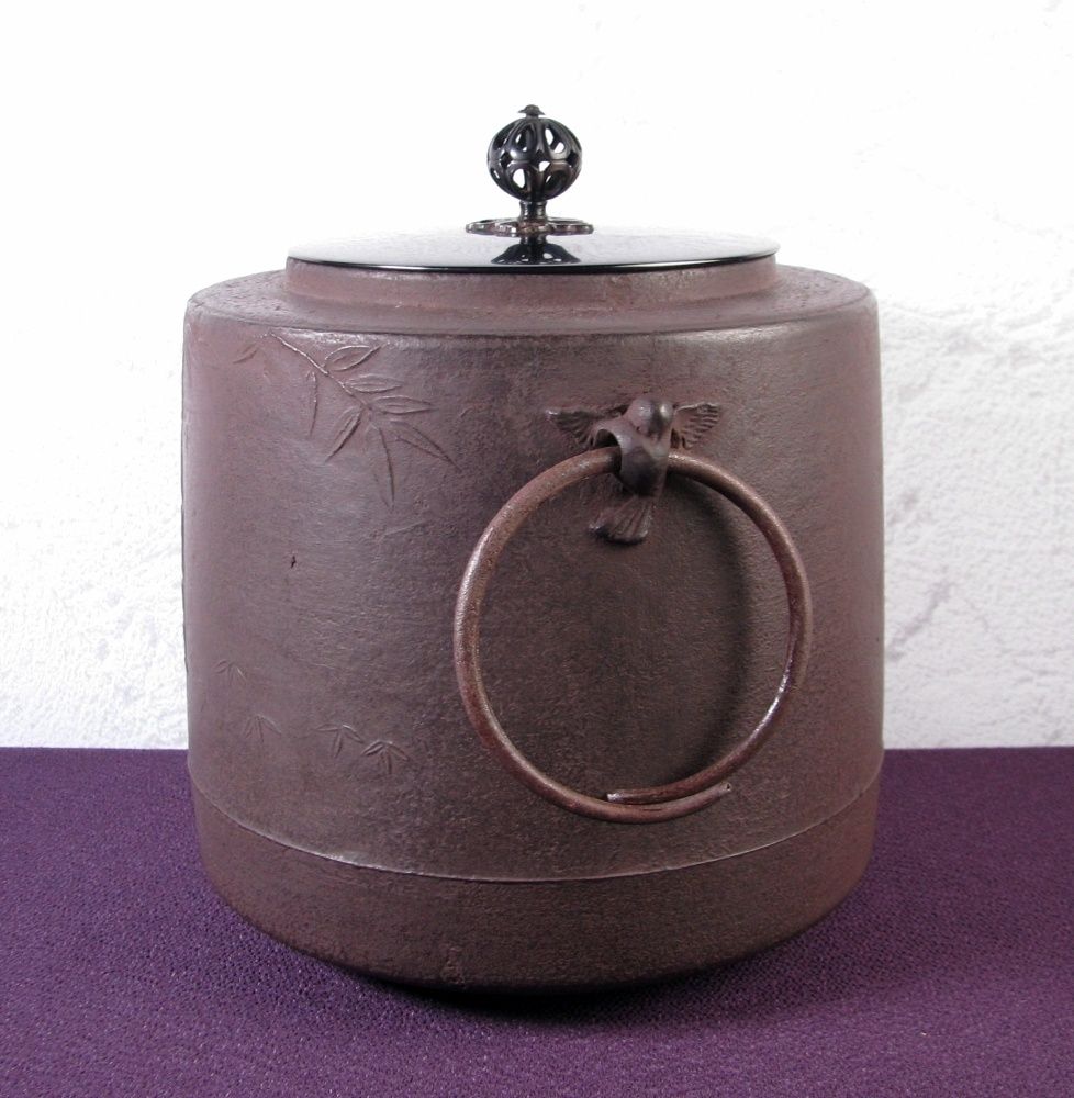 釜師：畠春斎造 竹文肩衝釜 高さ：21cm 重さ：2.8kg 未使用品 釜かん付