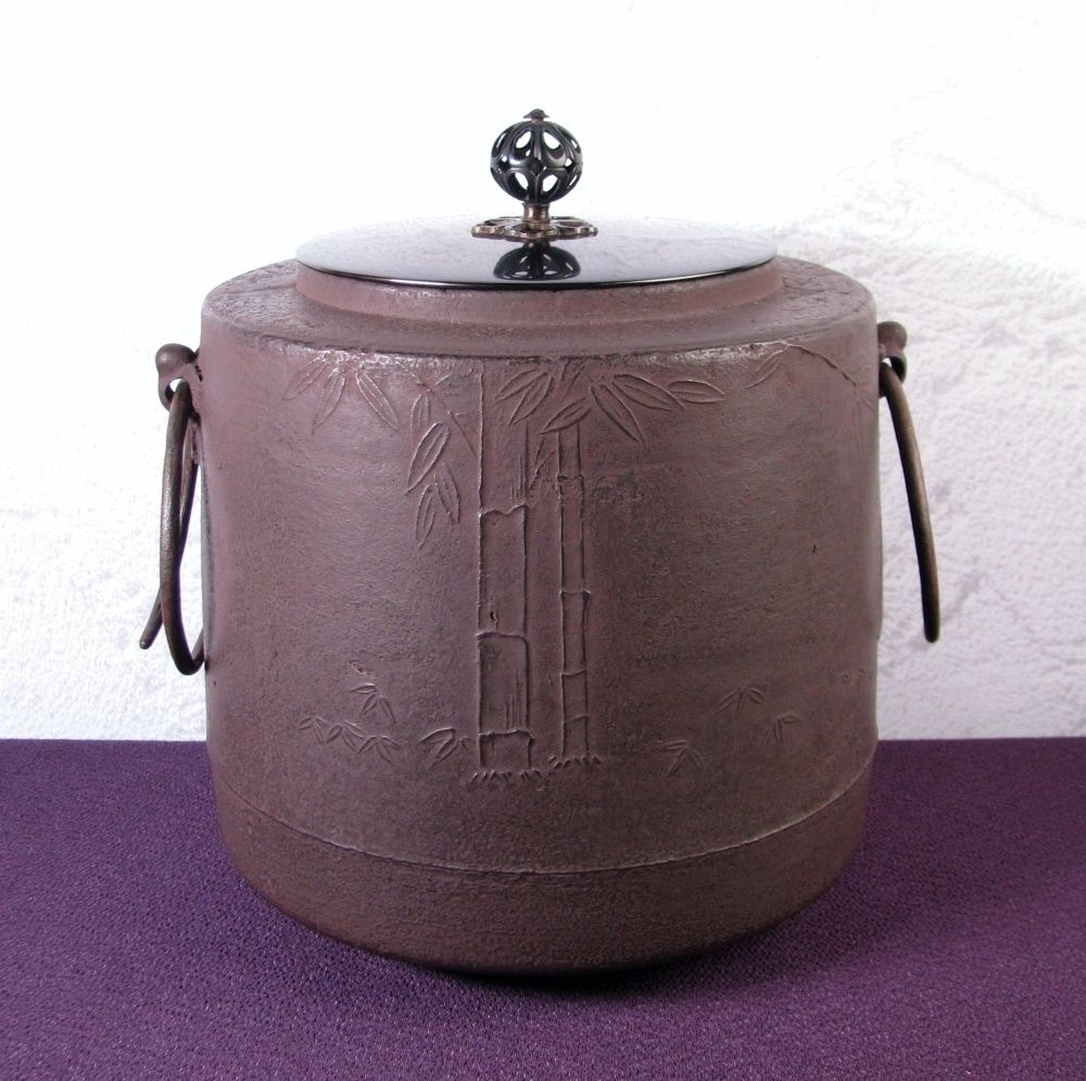 釜師 畠春斎造 竹文肩衝釜 高さ 21 cm 重さ 2 8 kg ♥品 釜かん付 共箱 共布 茶道具 25046