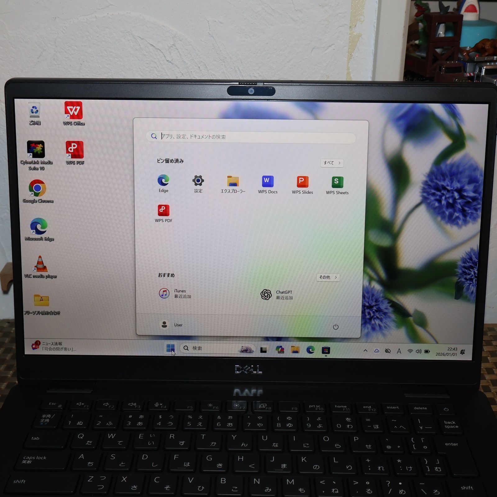 小型！Win11公式対応10世代i5/メ8/新品SSD/無線/カメラ/TypeC - メルカリ