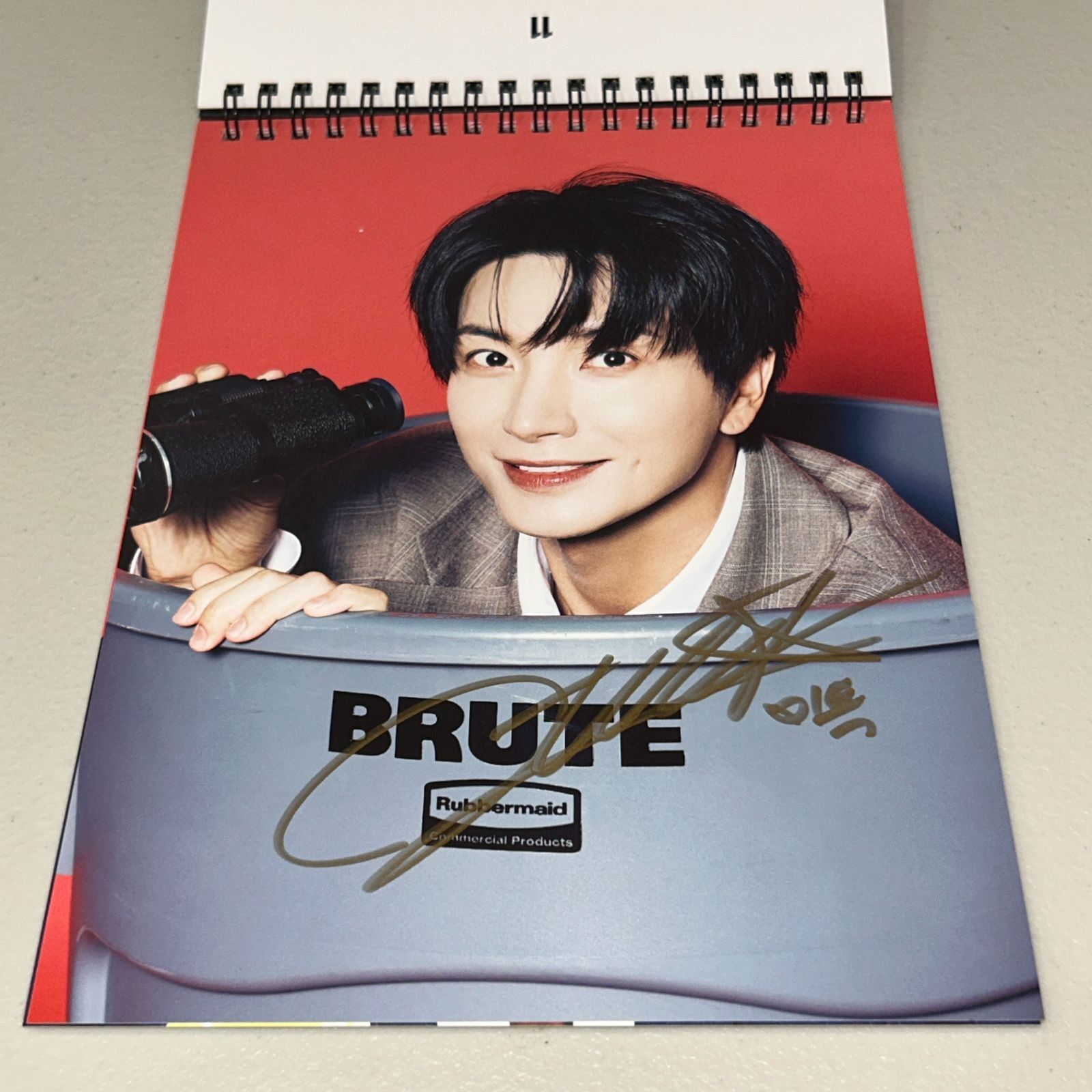 SUPER JUNIOR 直筆サイン 2026シーグリ 卓上カレンダー - メルカリ