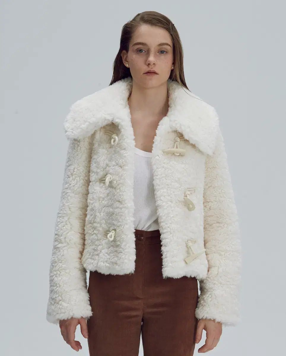 BEMUSE MANSION トグル ファージャケット アイボリー