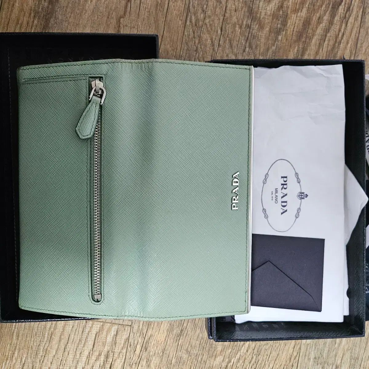 プラダ サフィアーノ